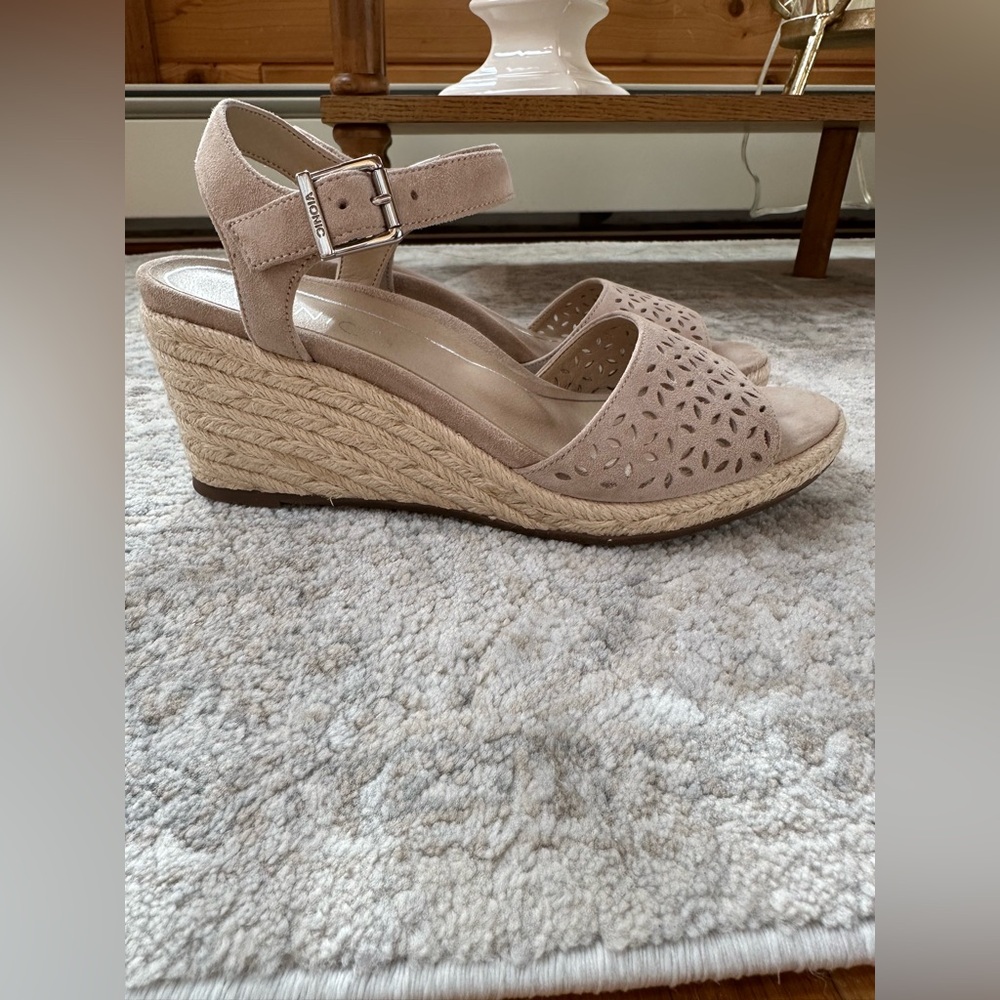 💕 Vionic 💕 Tulum Ariel Suede Wedge Sandal - Picture 2 of 10